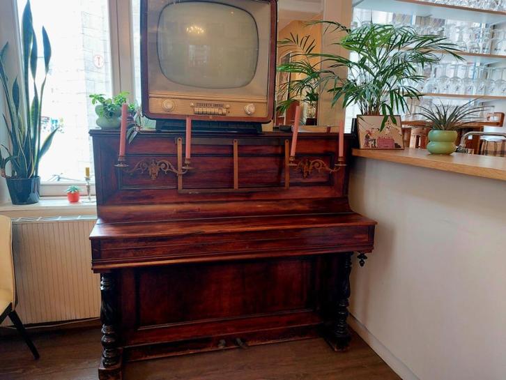 Beautiful Old Upright Piano – Only €1 (Pickup in Leuven), Musique & Instruments, Pianos, Utilisé, Piano, Brun, Enlèvement