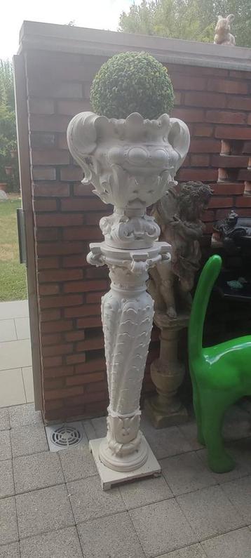 Prachtige oude jardinière op voet in zink en ijzer hoogte  beschikbaar voor biedingen