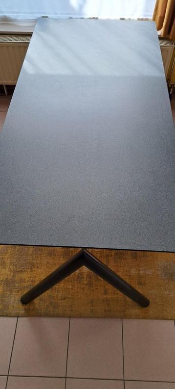 Eettafel geen schade 190 cm x 90 cm. beschikbaar voor biedingen