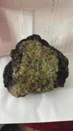 Olivijnsteen, Verzamelen, Mineralen en Fossielen, Ophalen of Verzenden, Mineraal