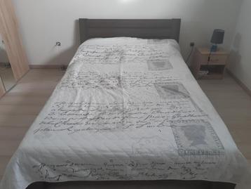 Tweepersoons bed met Ikea matras beschikbaar voor biedingen