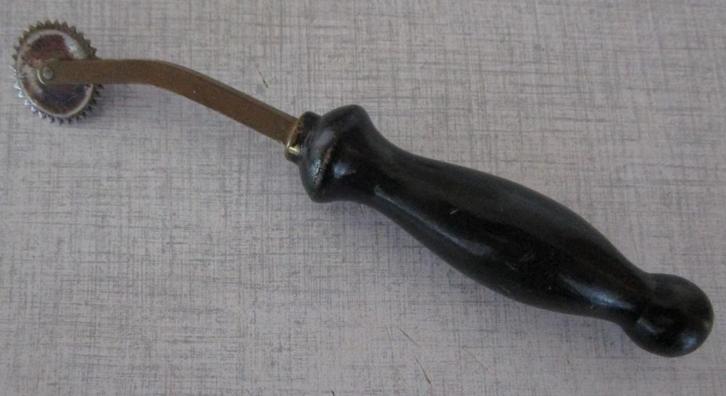 Traceerwiel patronen kopieerwiel - vintage naaihulpmiddel, Verzamelen, Kleding en Patronen, Gebruikt, Overige typen, Ophalen of Verzenden