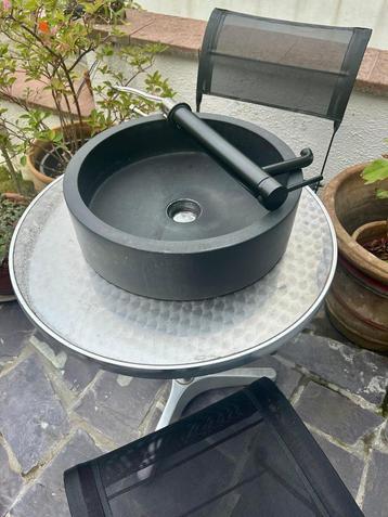 Basalt aanrechtwastafel met mengkraan * Diameter 40cm beschikbaar voor biedingen