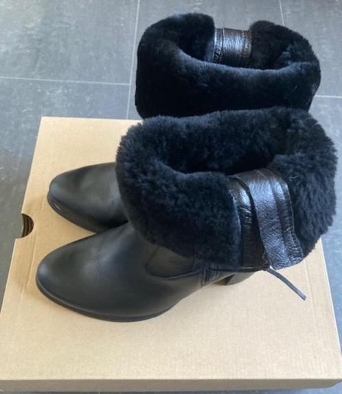 Ugg-Ugg's-Dameslaarzen-Boots-Lynda-maat 39-Zwart-1X gedragen, Kleding | Dames, Schoenen, Zo goed als nieuw, Lage of Enkellaarzen