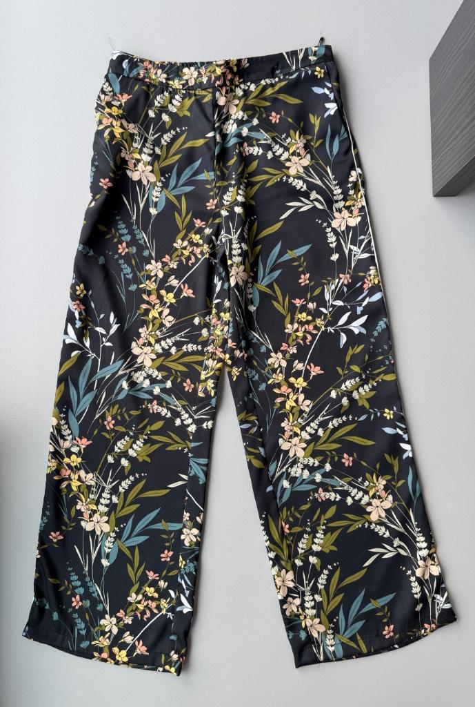 gebloemde broek Karen Damen, maat 44, Kleding | Dames, Broeken en Pantalons, Maat 42/44 (L), Roze, Ophalen