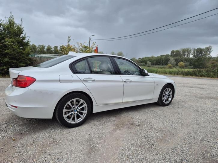 Mooie bmw 316i f30 Bouwjaar 2014 euro6 benzine, Auto's, BMW, Bedrijf, 3 Reeks, Achteruitrijcamera, Airbags, Airconditioning, Bluetooth