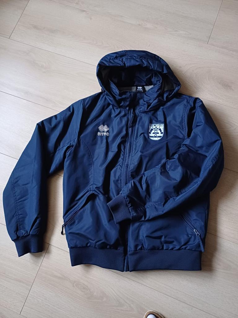 Jas errea KVK Wellen maat L, Sport en Fitness, Voetbal, Maat L, Ophalen of Verzenden, Zo goed als nieuw