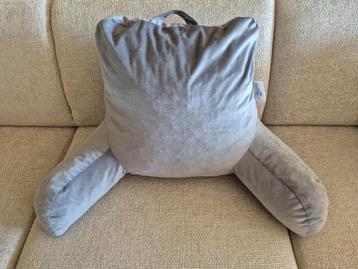 Ergonomisch leeskussen voor bed of bank beschikbaar voor biedingen