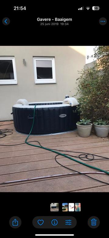 Intex opblaasbare jacuzzi, Enlèvement, Utilisé, Tapis de sol, Gonflable