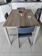 Robuuste eettafel + 4 stoelen – zgan, Ophalen, Zo goed als nieuw