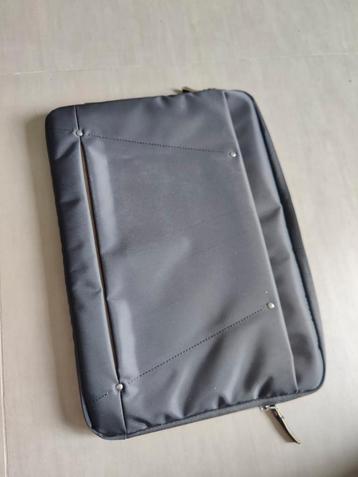 Case logic laptophoes beschikbaar voor biedingen