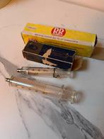 2x vintage oude spuit glas medisch, Ophalen