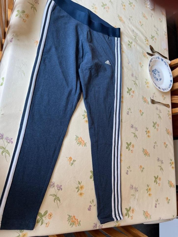 Adidas Broek - maat L, Kleding | Dames, Broeken en Pantalons, Zo goed als nieuw, Maat 42/44 (L), Ophalen of Verzenden