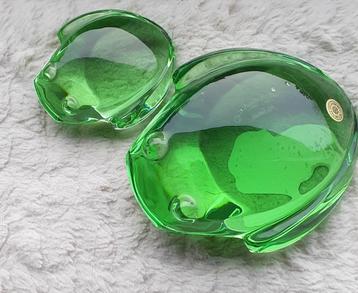VAL ST.~LAMBERT KRISTAL; 2 GROENE KIKKERS ! beschikbaar voor biedingen