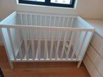 Babybed + matras + matrasbescherming, Kinderen en Baby's, Ophalen, Zo goed als nieuw