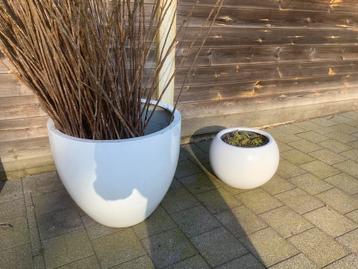 Grote witte pot voor buiten nog beschikbaar