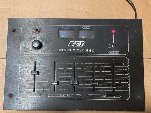 Console de mixage BST - 5 canaux (2 pu’s + 2 line + mic), Musique & Instruments, Tables de mixage, Enlèvement ou Envoi