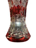 Vase Val Saint Lambert Rouge Signé - Élégance Allongée, Antiquités & Art, Antiquités | Verre & Cristal, Enlèvement ou Envoi