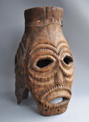 Indringend hoofdmasker, Congo, ca 1960 beschikbaar voor biedingen