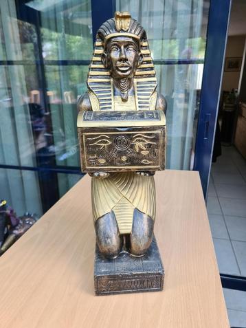 Egyptische beelden beschikbaar voor biedingen