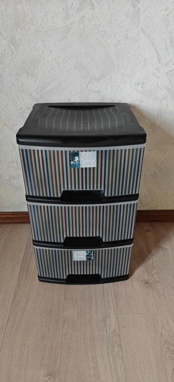 Plastic opbergkastje met 3 lades beschikbaar voor biedingen