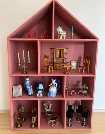 Vintage houten huis voor verschillende doeleinden beschikbaar voor biedingen