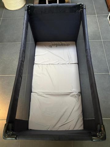 Opvouwbaar reisbed inclusief extra matras en muggennet beschikbaar voor biedingen
