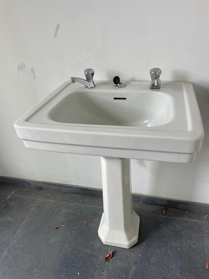 Witte lavabo op voet jaren 1940, art deco stijl, Huis en Inrichting, Badkamer | Badkamermeubels, Gebruikt, Wasbak of Wastafel