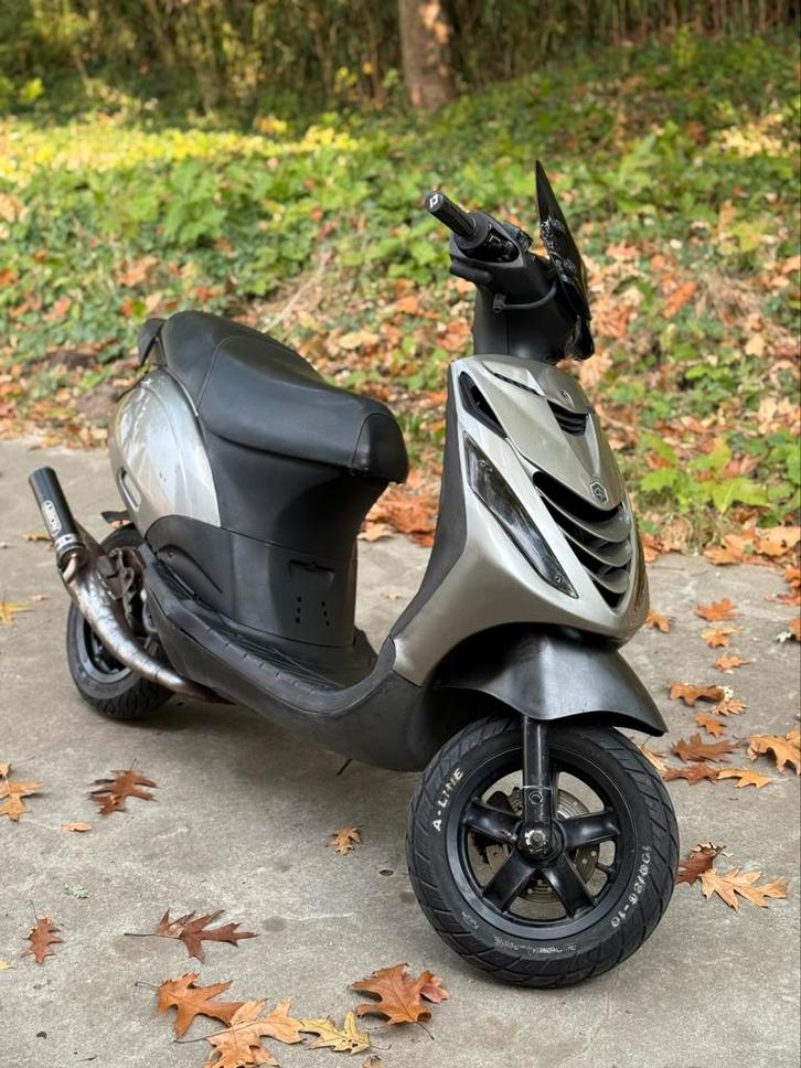Piaggio zip A klasse 2t, Fietsen en Brommers, Scooters | Piaggio, Gebruikt, Zip, Klasse A (25 km/u), Tweetakt, Ophalen