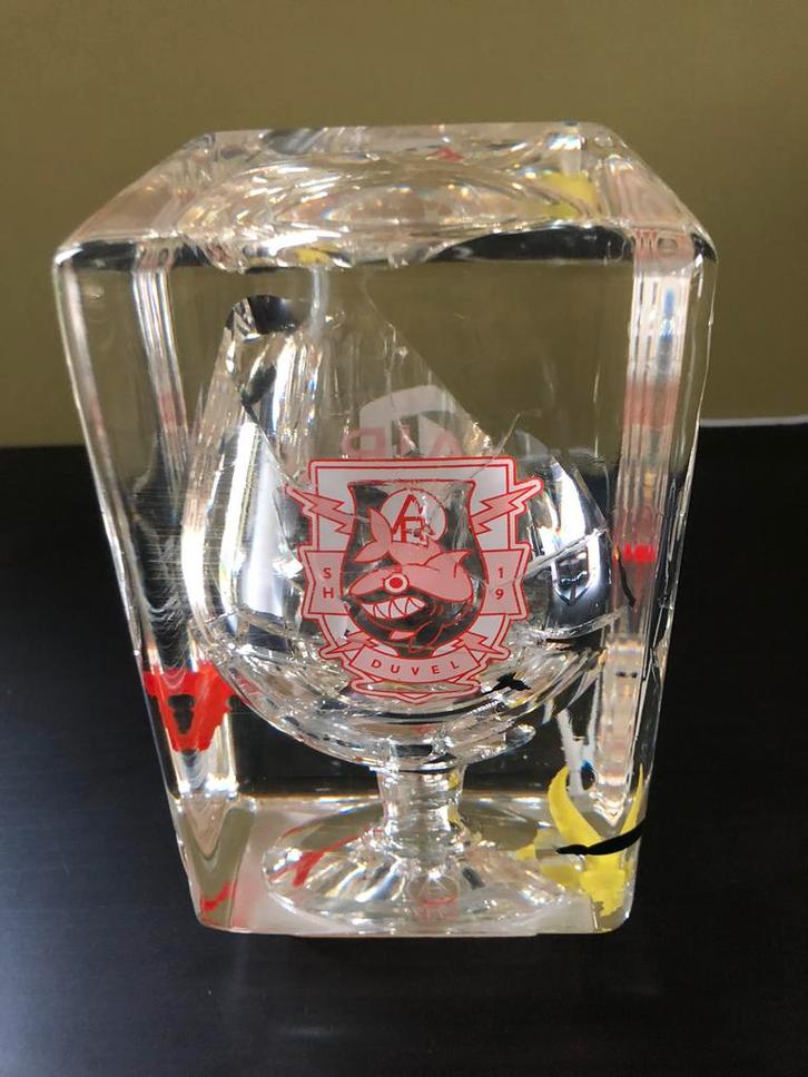 Duvel glas Air Republic in plexiglas cubus, Verzamelen, Glas en Drinkglazen, Nieuw, Bierglas, Ophalen of Verzenden