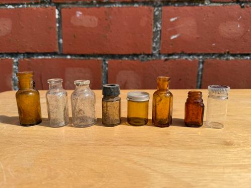 8 kleine apotheekflesjes (bodemvondst), Antiek en Kunst, Antiek | Glaswerk en Kristal, Ophalen of Verzenden