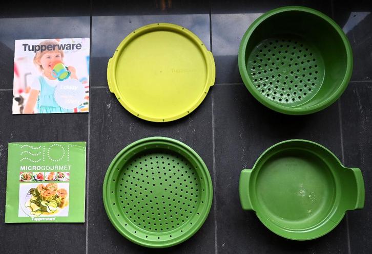 Tupperware Microgourmet 101 stoompan met receptenboekjes, Huis en Inrichting, Keuken | Tupperware, Gebruikt, Overige typen, Groen