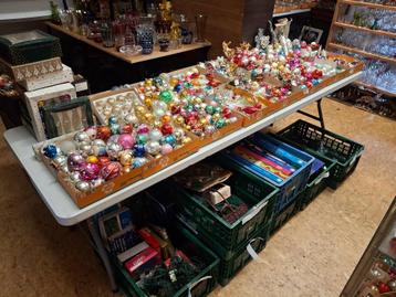 Oude kerstballen, verlichting, kerststallen, andere deco beschikbaar voor biedingen