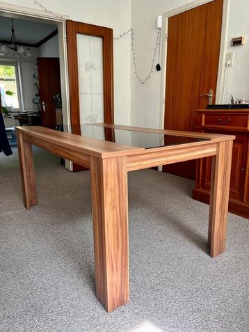 Eettafel  beschikbaar voor biedingen