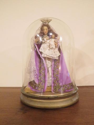 Madonna in was onder een wereldbol beschikbaar voor biedingen