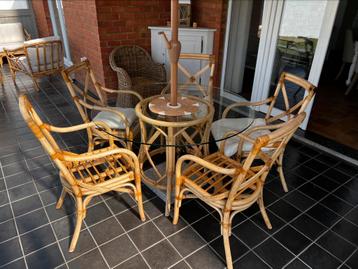 Table plus 5 chaises beschikbaar voor biedingen