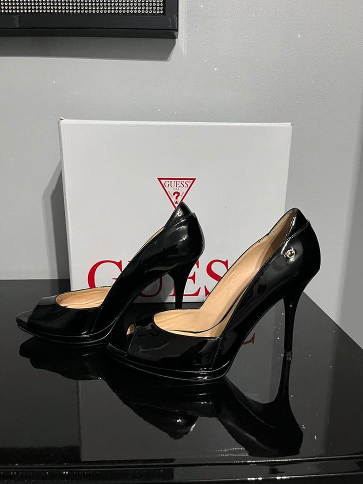 Escarpin guess marciano 39 noir vernis brillant, Kleding | Dames, Schoenen, Zo goed als nieuw, Zwart, Ophalen of Verzenden