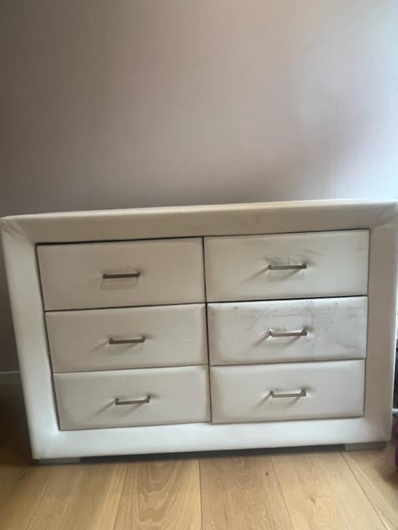 Witte ladekast met 6 lades – moderne look, Huis en Inrichting, Kasten | Ladekasten, Gebruikt, Overige materialen, 5 laden of meer
