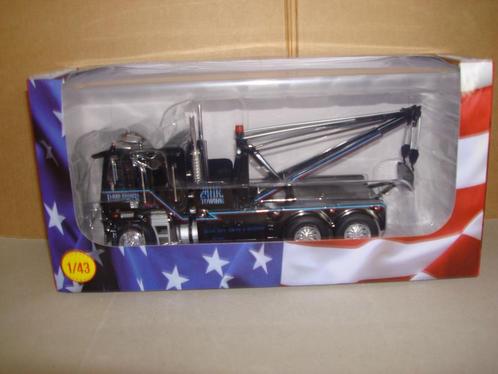 AMERIKAANSE TAKELWAGEN FREIGTLINER OP SCHAAL 1/43., Hobby en Vrije tijd, Modelauto's | 1:43, Nieuw, Bus of Vrachtwagen, Overige merken