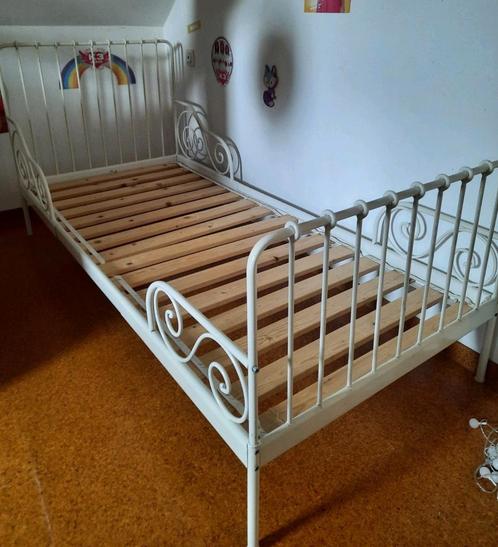 Bed meegroei bed Minnen Ikea met lattenbodem (130-200 cm), Kinderen en Baby's, Kinderkamer | Bedden, Gebruikt, 160 tot 180 cm