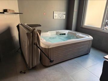 Jacuzzi hotspring jetsetter 2 place assises et 1 coucher, Enlèvement ou Envoi, Utilisé