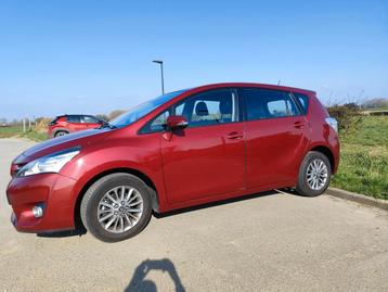 Toyota verso 2017, Autos, Rouge, Euro 5, Achat, 1590 cm³
