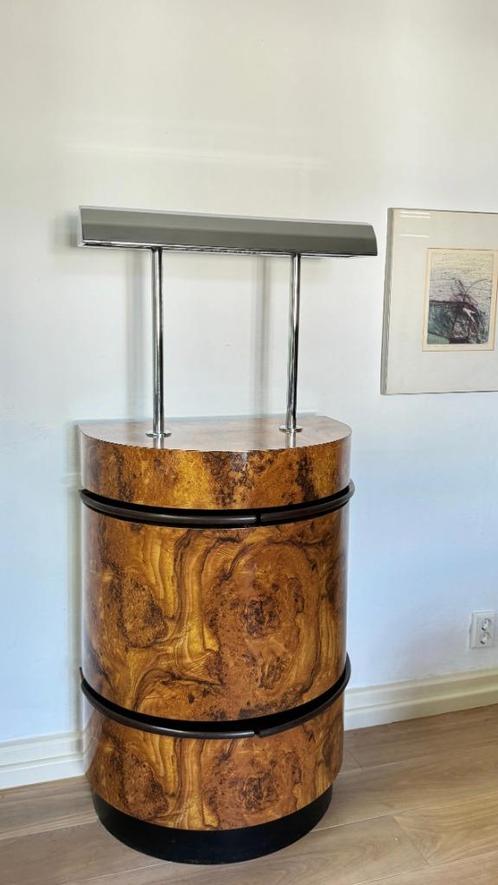 Design side table with integrated lamp and fold-out shelves, Huis en Inrichting, Tafels | Sidetables, Zo goed als nieuw, 25 tot 50 cm