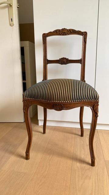 Antieke stoelen 2 stuks, mooie geherstofferde staat, beschikbaar voor biedingen