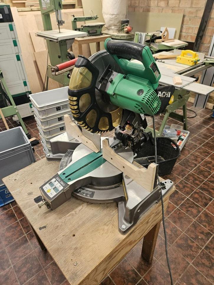 Afkortzaag Hitachi C12LCH 1520W laser, Doe-het-zelf en Bouw, Gereedschap | Zaagmachines, Gebruikt, Afkortzaag, 1200 watt of meer