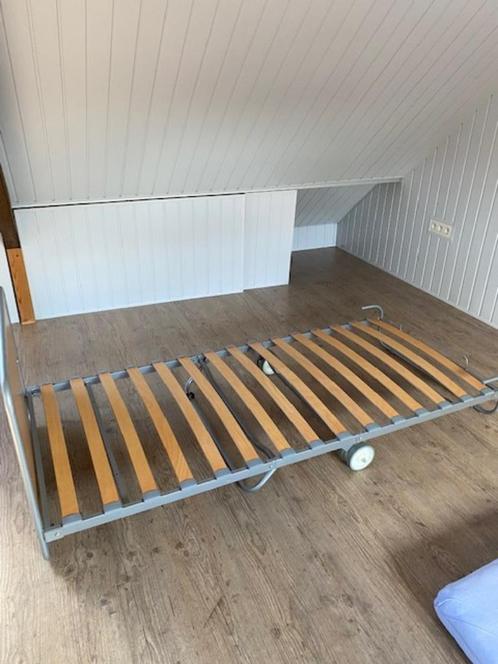 bed, Huis en Inrichting, Slaapkamer | Bedden, Zo goed als nieuw, Eenpersoons, 90 cm, 200 cm, Hout, Bruin, Ophalen