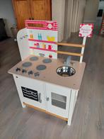 Speelgoedkeuken + toebehoren en schortje, Kinderen en Baby's, Speelgoed | Speelkeukens, Ophalen, Gebruikt, Hout, Speelkeuken