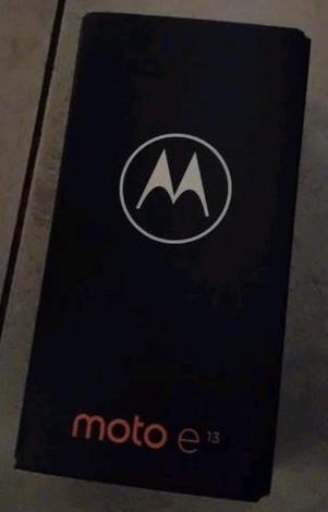 Motorola moto e13 : Nieuw+Schokbestendig hoesje+Screensaver beschikbaar voor biedingen