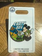 Disney Store Mickey Mouse & Pluto Earth Day 2022 PIN NIEUW, Ophalen of Verzenden, Mickey Mouse, Nieuw