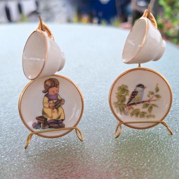 Kleine porseleinen bordjes met kopje  beschikbaar voor biedingen